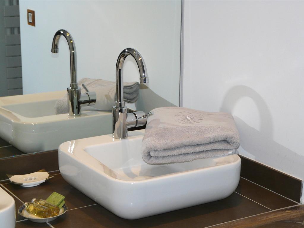 La Frejade Bed & Breakfast Lisle-sur-Tarn Room photo